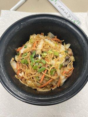 Stir fry yakisoba noodles with veggies