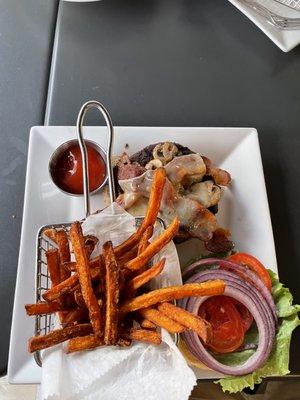 Angus Burger & Sweet Potato Fries