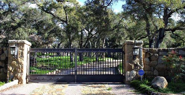 Automatic driveway gate, pillars and gate openers installation in Los Gatos CA