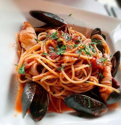 Special of the Day Spaghetti with calamari and mussels