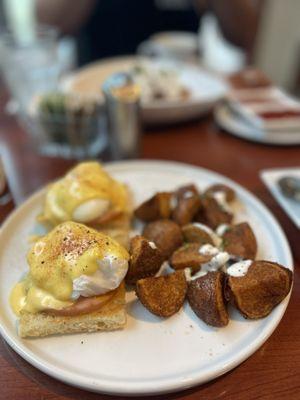 Traditional Benedict Breakfast