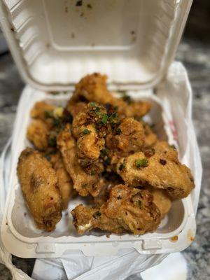 Salted pepper chicken wings