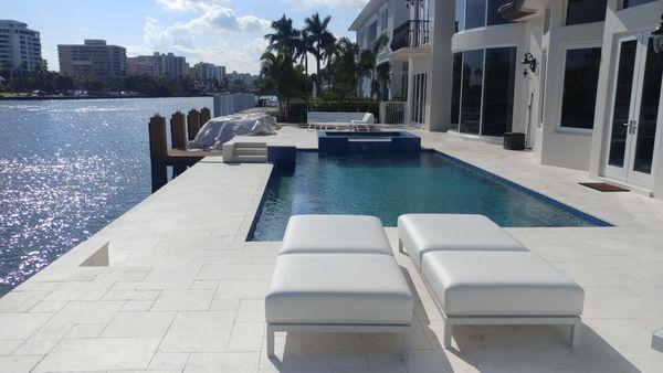 Pool Deck
Limestone Pavers