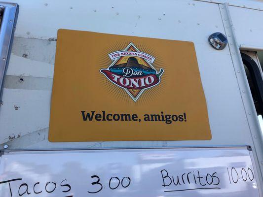 Welcoming all of amigos!