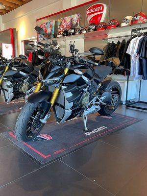 Ducati Streetfighter V4S