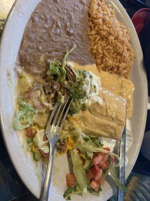 Grande chimichanga con queso, frijoles, y arroz