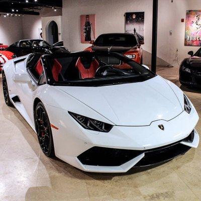 2017 White on Red Lamborghini Huracan Spyder