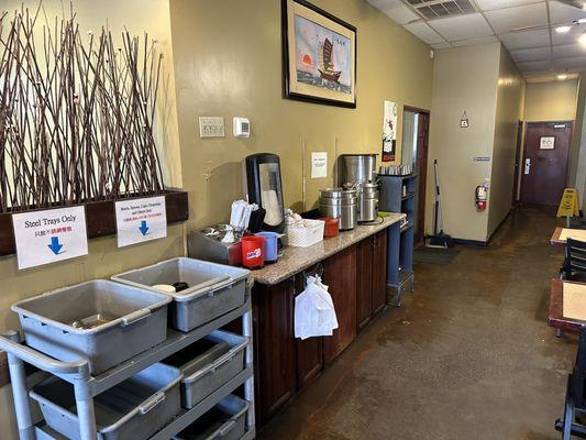 Soup, water, utensil and clean up area. Unlimited soup for dine in customers.