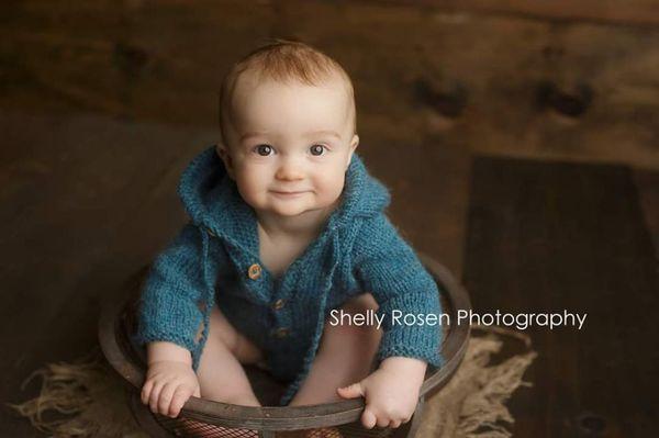 7 mo old sitter session. Cute!