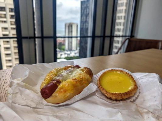 sausage bun & egg tart