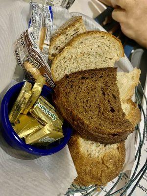 Gratis bread basket-nice!