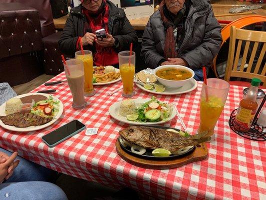 Fry fish (boca colorada,  better than. Tilapia)with a side of salad and maracuyá juice