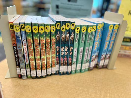 The Hollywood library has the new 2024-2025 Sunshine State Reader books! Yayyyyy.