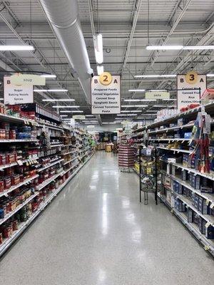 Hannaford Utica NY. Older store, fairly clean, not the best.