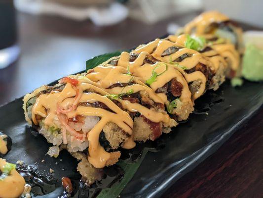 Crab Angel Roll - crunchy , spicy and sweet all together.