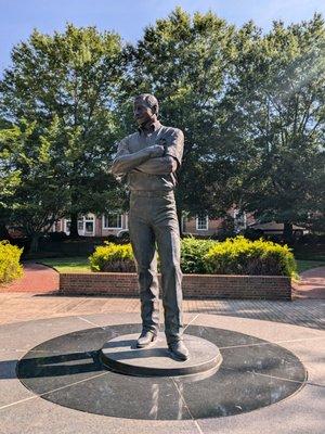 Dale Earnhardt Statue, Kannapolis