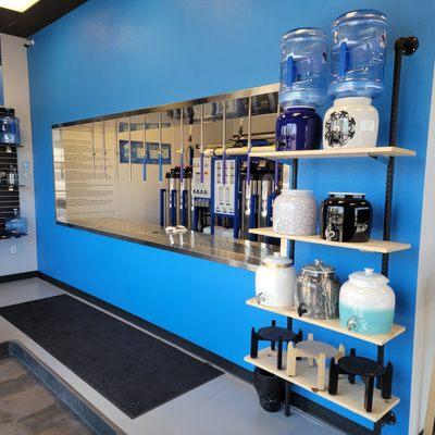 Looking for a safe water dispenser? Great! We have a large variety of crocks and pumps for your convenience