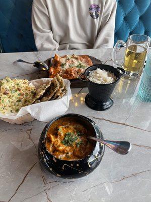 Butter chicken & onion chilli naan