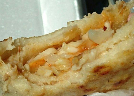 Pupusa mixta (pork & cheese)