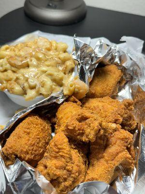 Fried chicken and seafood Mac and cheese