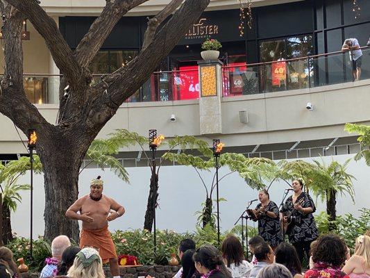 Queens Waikiki Lau