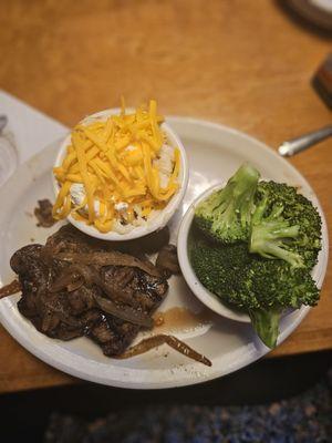 8oz sirloin with mashed potatoes and broccoli