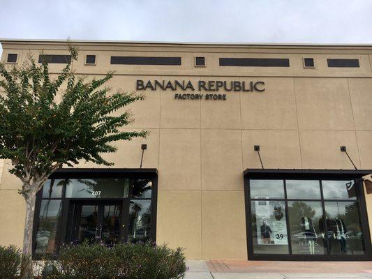 I had never noticed there is a Banana Republic in Waterford Lakes...