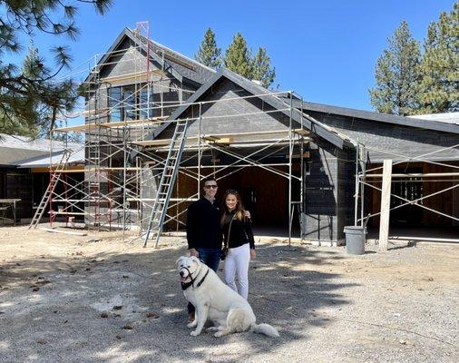 My clients are patiently waiting for their gorgeous new home to be completed in Tetherow. Fun to see the progress along the way. May 2021.