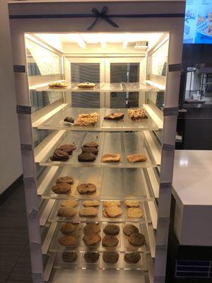 Cookie display with cookies for immediate purchase