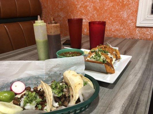 Tacos, agua de horchata & agua de piña.