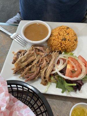 Arroz con gandules n pernil