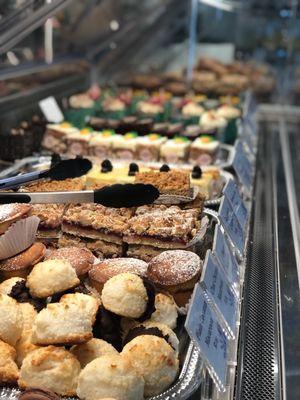 Patisserie case