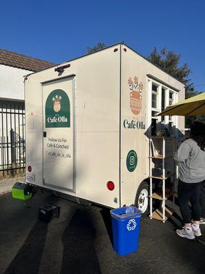 Cafe de la olla coffee trailer