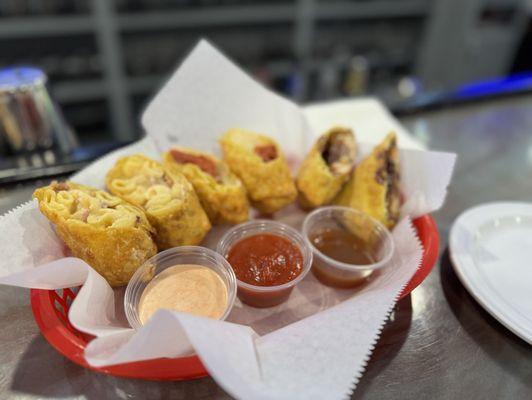 Mac n cheese and bacon egg rolls