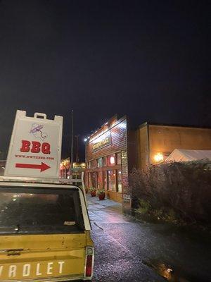 Friday night Beer + BBQ pickup and delivery @ The Beveridge Place Pub