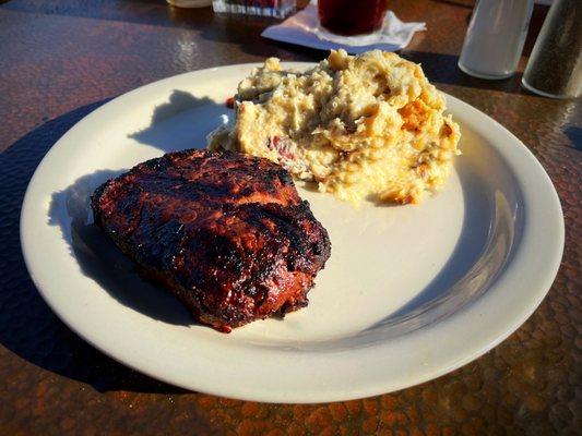 Steak and mashed potatoes