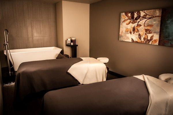 Couples Massage Room with Soaking Tub