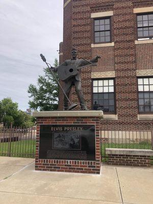 Elvis statue