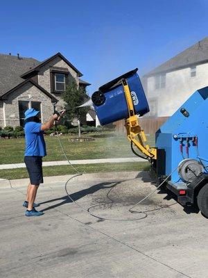 Dallas trash bin cleaning service.