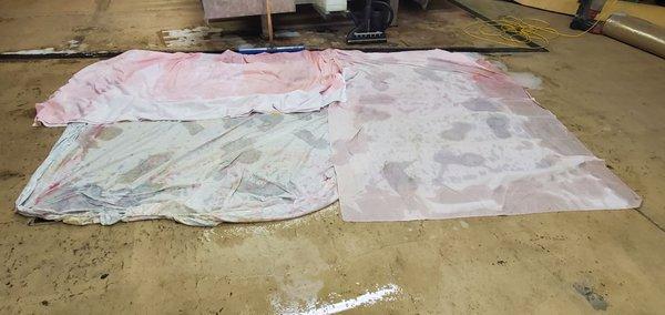 Before we rinse the rug in the centrefuge we ''Dipper '' the rug that the color will transfer to the sheet.