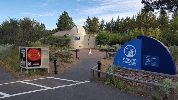 Entrance to the Oregon Observatory