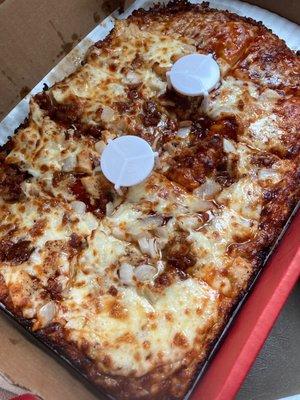 Barbecue chicken pizza