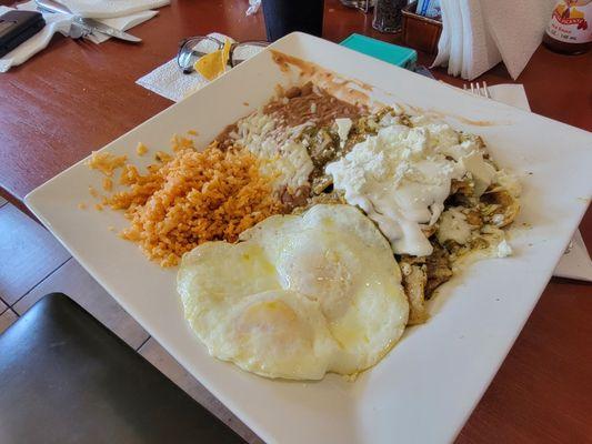 Green chilaquiles plate