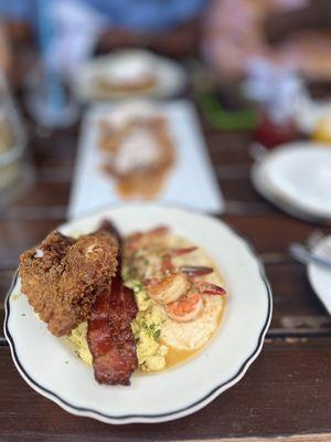 Shrimp and grits w/chicken thigh