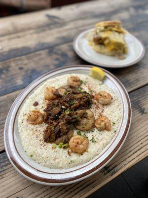 Close up of the shrimp and grits