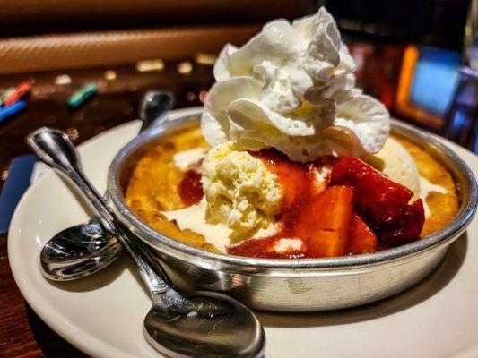 Strawberry shortcake pizookie