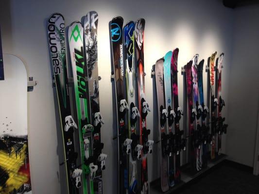 Demo skis, performance skis, sport skis, junior skis and snowboards in many sizes