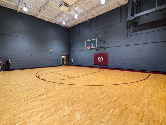 Mountainside Fitness basketball court