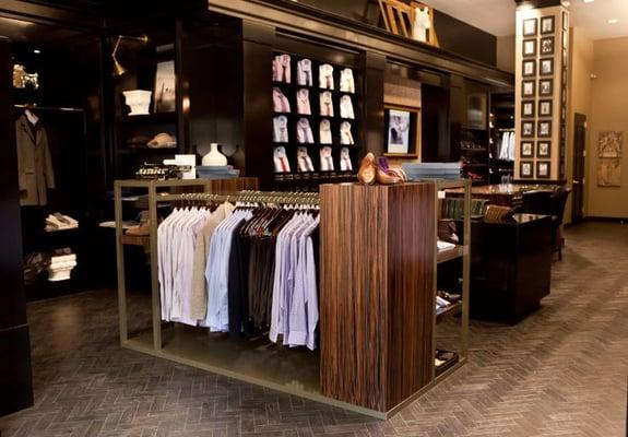 Get the full fitting experience with our expertly-trained bespoke clothiers in the Dallas store.