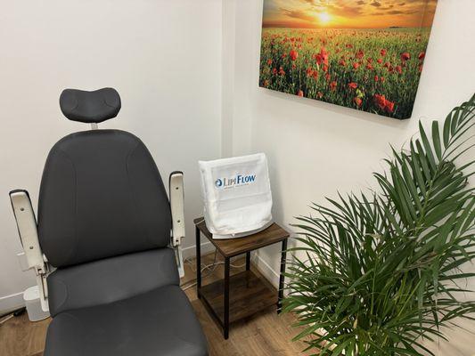 We treat dry, itchy, stinging, bringing, and watery eyes with Lipiflow, Intense Pulse Light, and Low Level Light Therapy!